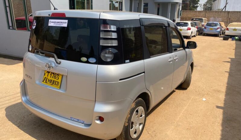 
								TOYOTA SIENTA full									