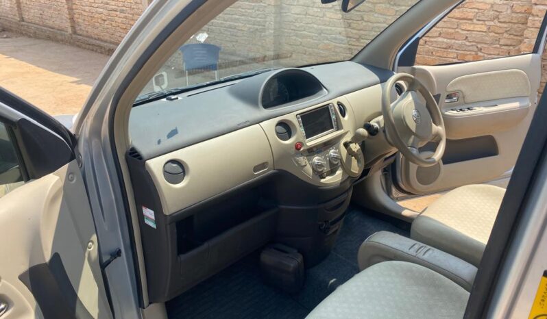 
								TOYOTA SIENTA full									