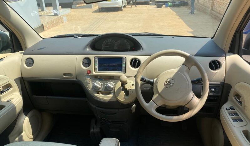 
								TOYOTA SIENTA full									