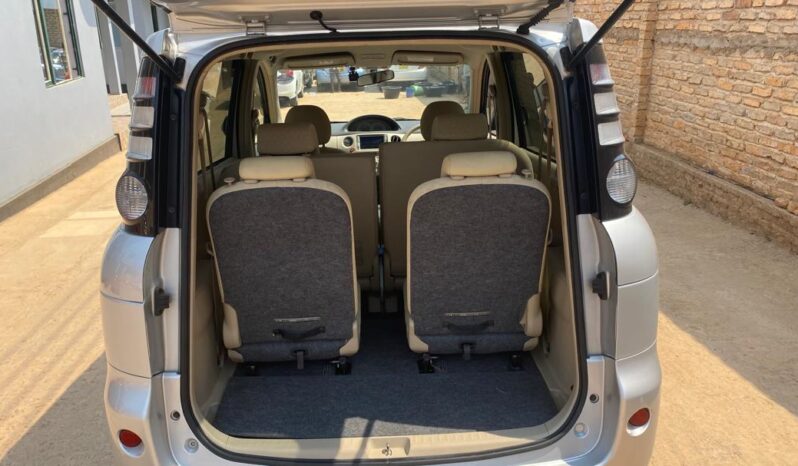 
								TOYOTA SIENTA full									