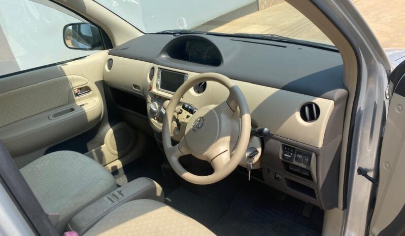 
								TOYOTA SIENTA full									