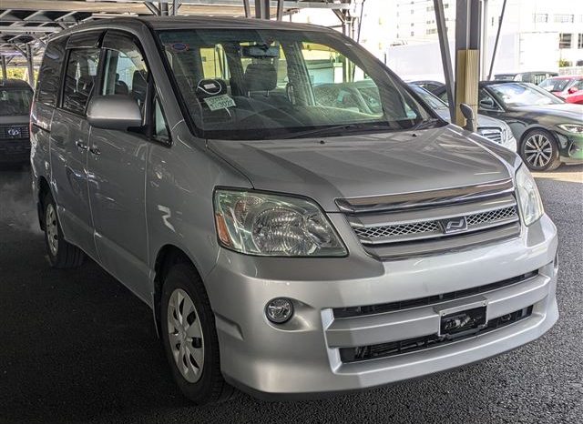 
								TOYOTA NOAH full									