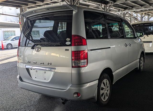 
								TOYOTA NOAH full									